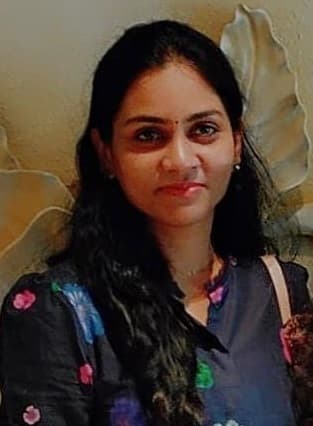 Dr Vadlamudi Snigdha